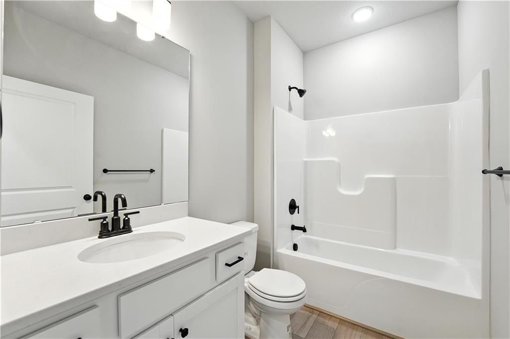 3017 Nw 95Th Terrace. Kansas City, MO 64154