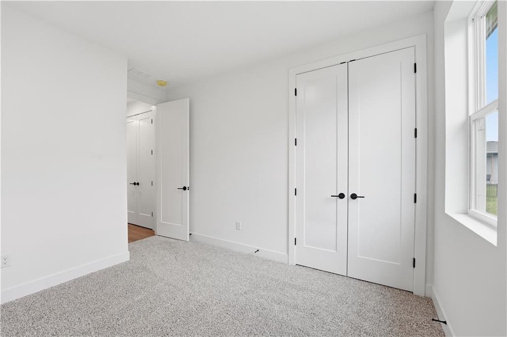 1709 Nw 105Th Terrace. Kansas City, MO 64155