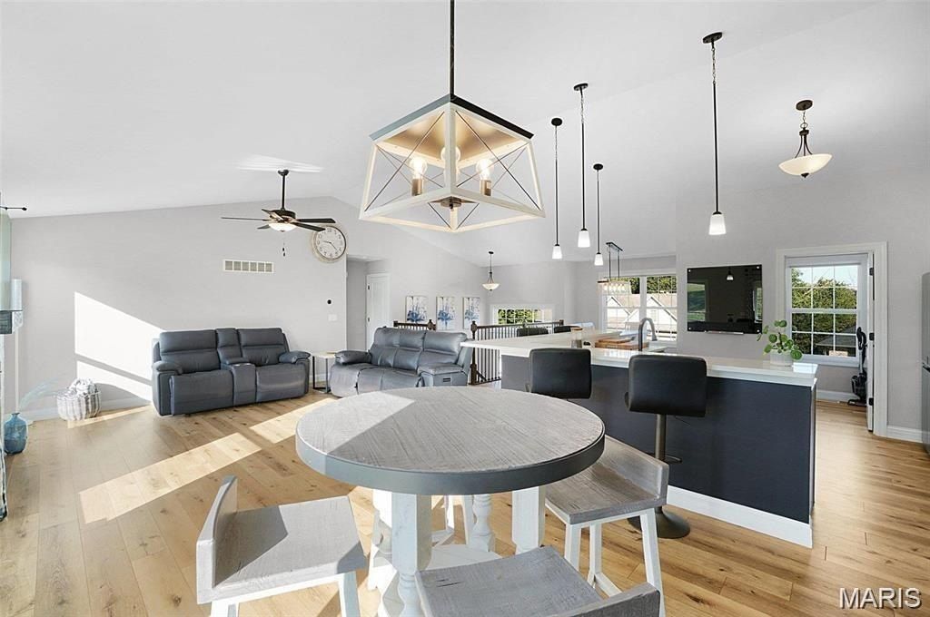 178 Hanks Close Court. Washington, MO 63090