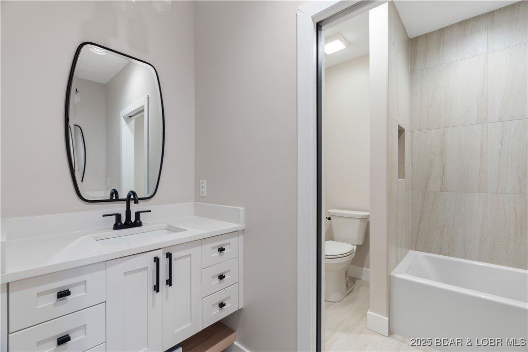 439 Redbud Lane. Lake Ozark, MO 65049