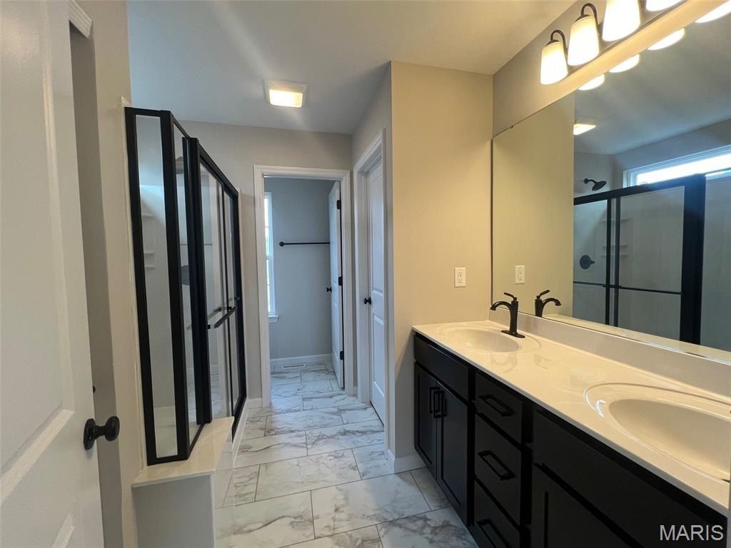 180 Hanks Close. Washington, MO 63090