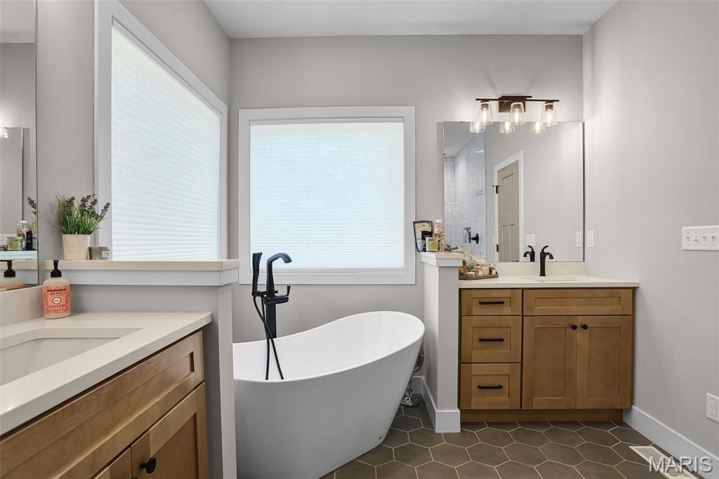 2428 Fiddlers Close Road. Washington, MO 63090