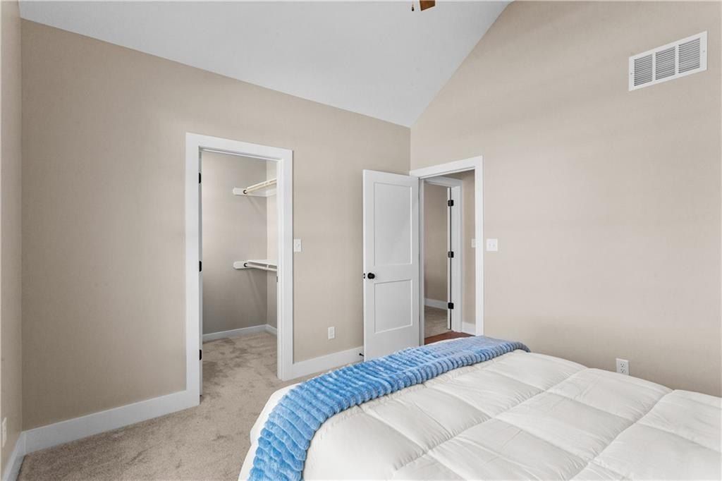 303 Sw 17Th Street. Oak Grove, MO 64075