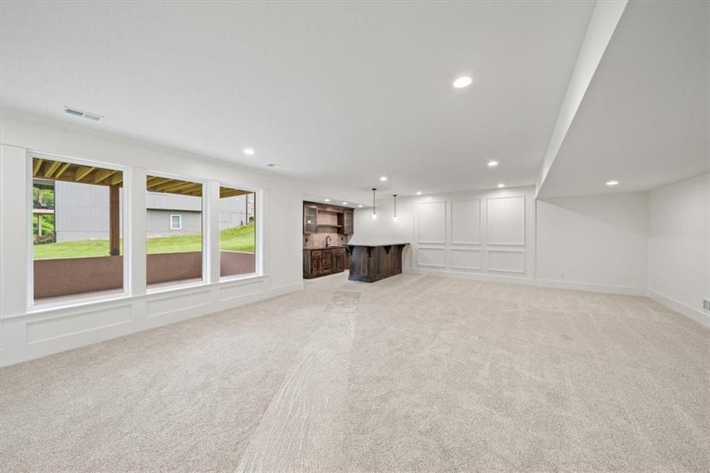 2202 Sw Hook Farm Drive. Lees Summit, MO 64082