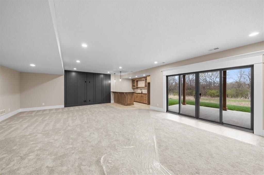 2805 Sw Heartland Road. Lees Summit, MO 64082