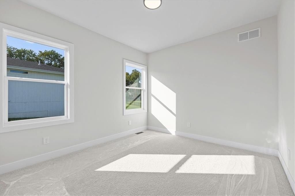 2226 Sw Heartland Court. Lees Summit, MO 64082