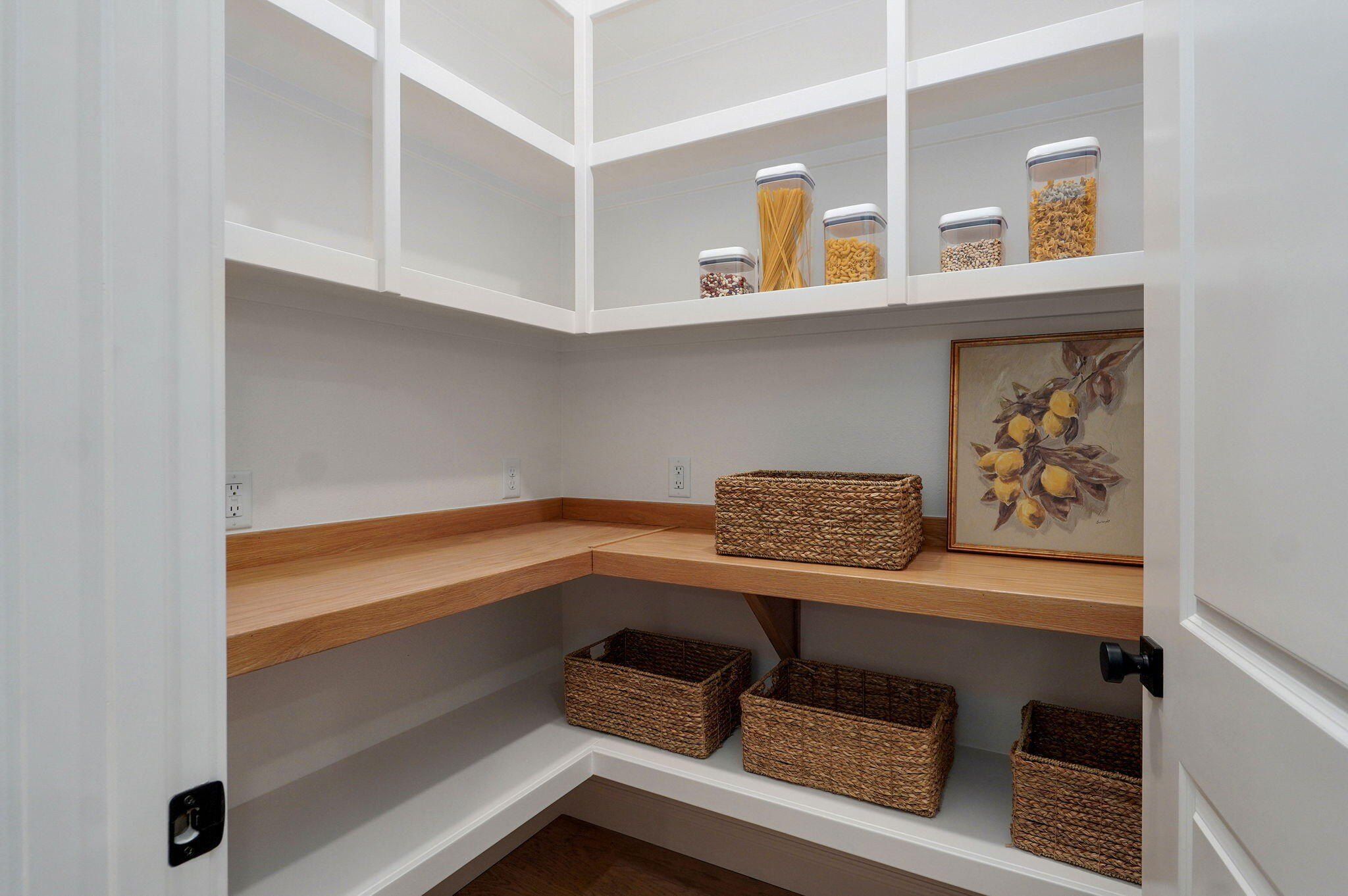 3945 E Woodhue Street. Springfield, MO 65802