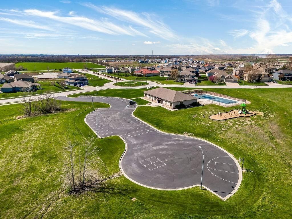 12800 S Foxborough Court. Lees Summit, MO 64086