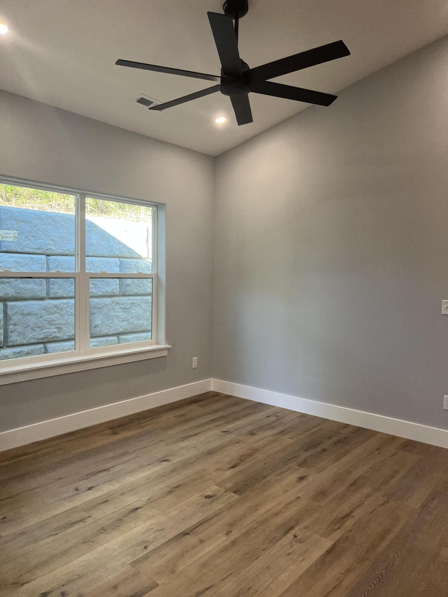 1049 Hanging Branch Ridge. Cape Fair, MO 65624