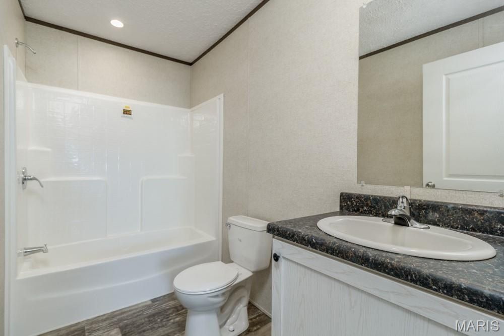 19840 Divine Road. Lebanon, MO 65536