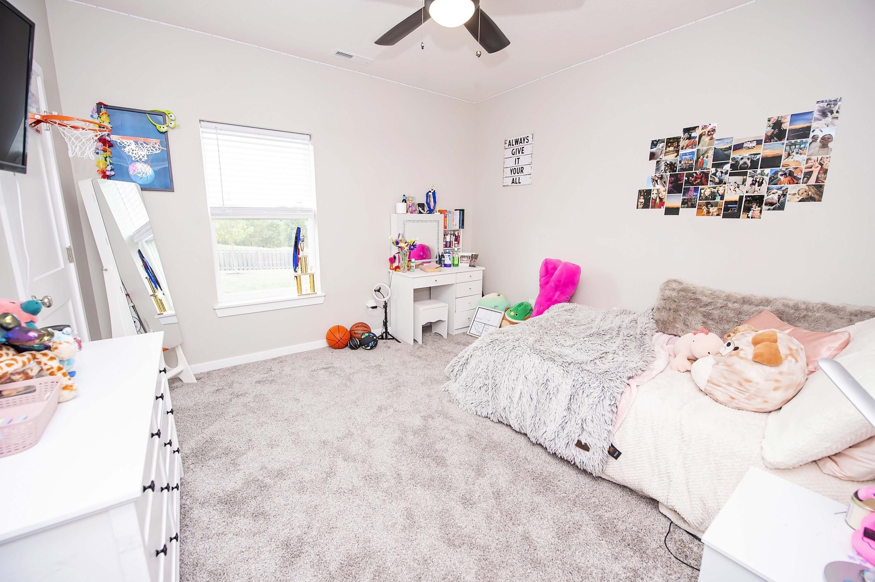 1261 W Sage Court. Springfield, MO 65810