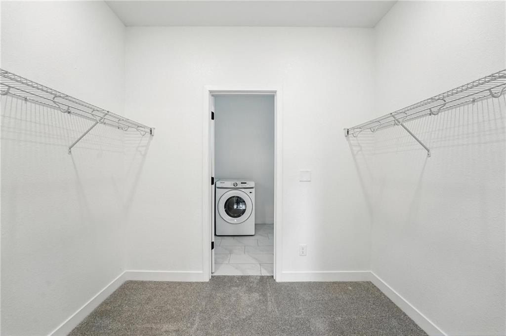 1206 Se Windbreak Drive. Lees Summit, MO 64081