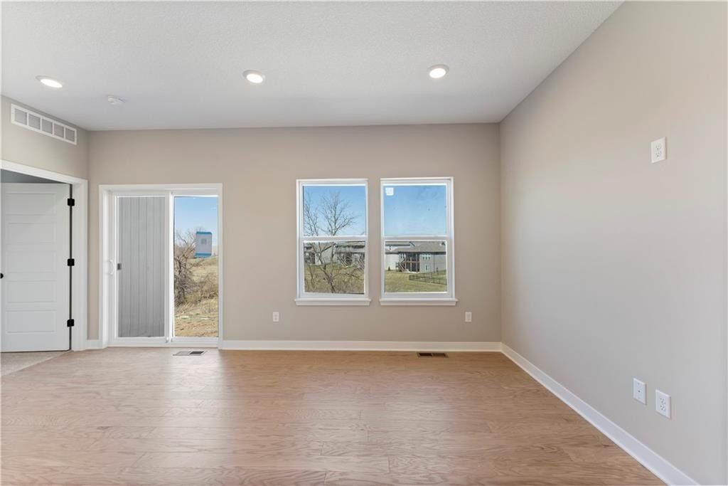 1222 Se Windbreak Drive. Lees Summit, MO 64081