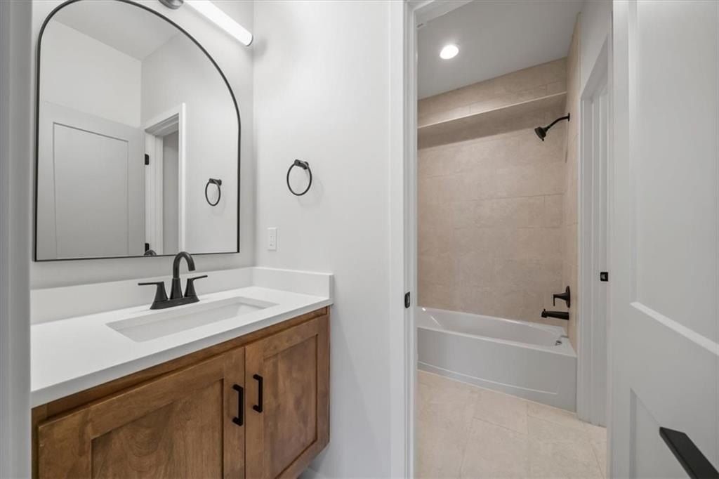 2234 Sw Heartland Court. Lees Summit, MO 64082