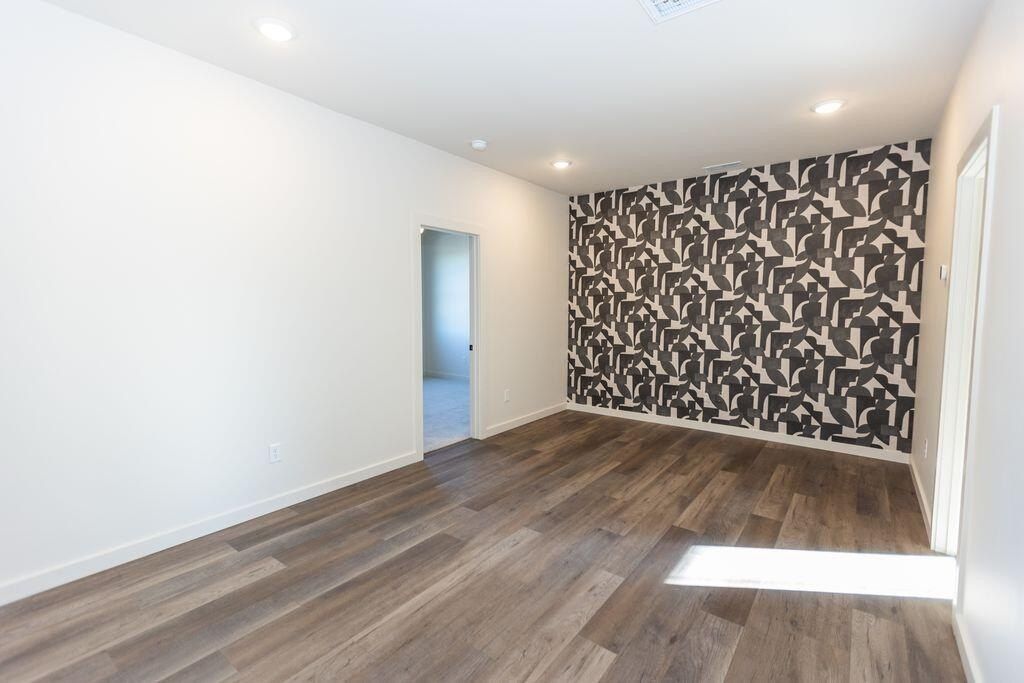 1319 E Valley Trail Drive. Republic, MO 65738