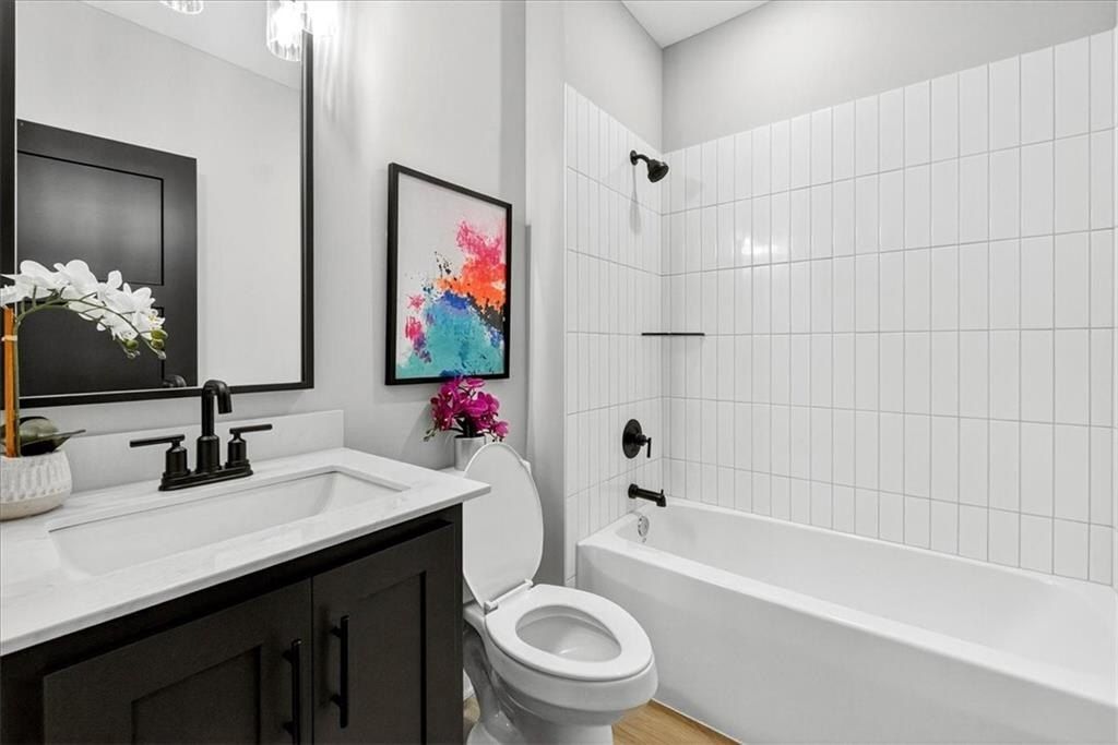 6448 Nw Cross Road. Parkville, MO 64152