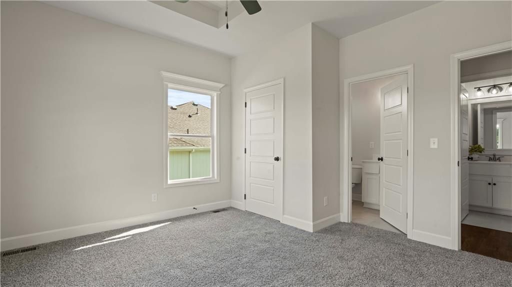 1015 Poplar Lane. Liberty, MO 64068