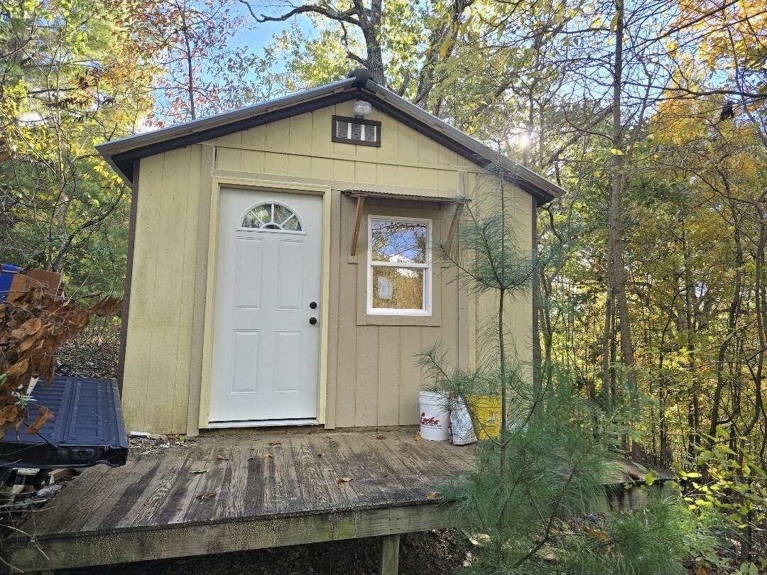 377 Apricot Lane. Reeds Spring, MO 65737