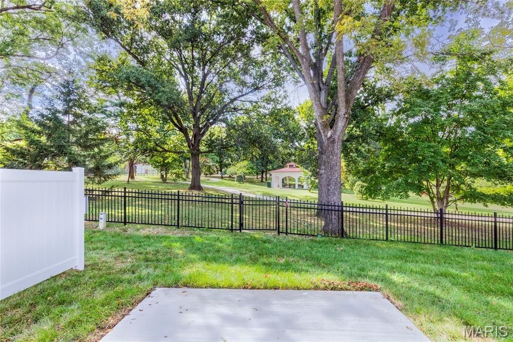 431 Landscape Court. Webster Groves, MO 63119