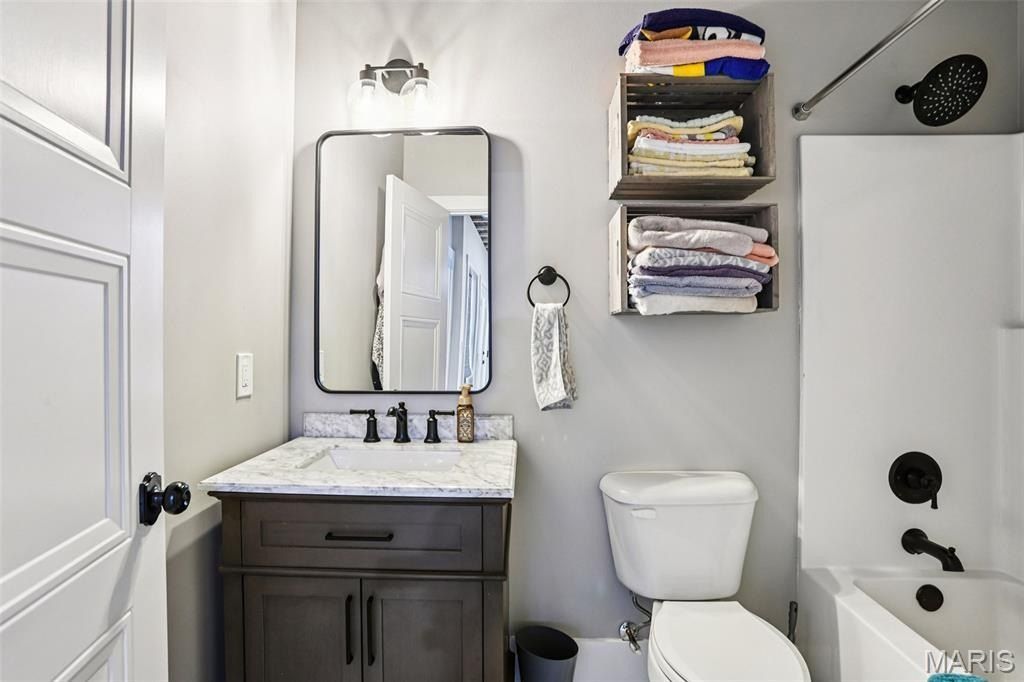 5 Dove Court. Hillsboro, MO 63050