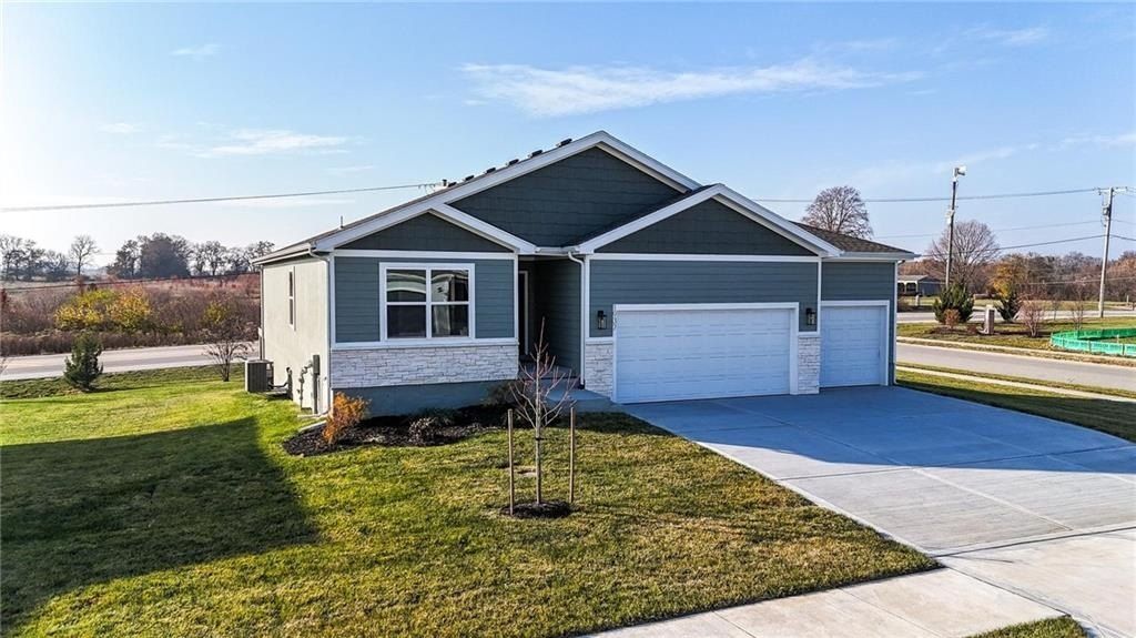 1937 Sw Merryman Drive. Lees Summit, MO 64082