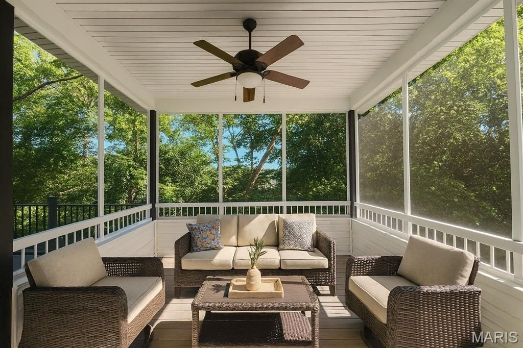 96 Fiddlers Close. Washington, MO 63090