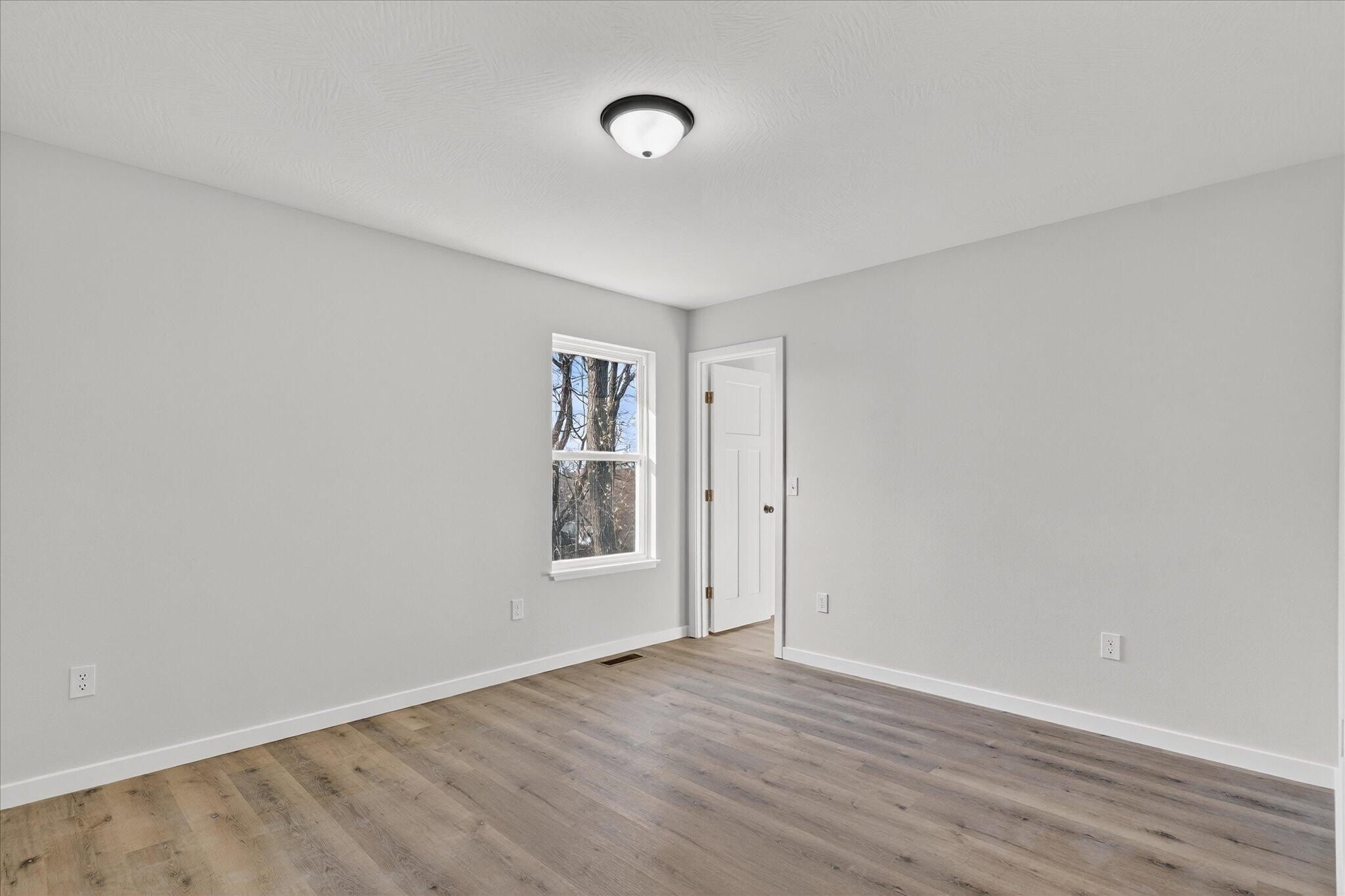 104 W Northview Terrace. Ash Grove, MO 65604