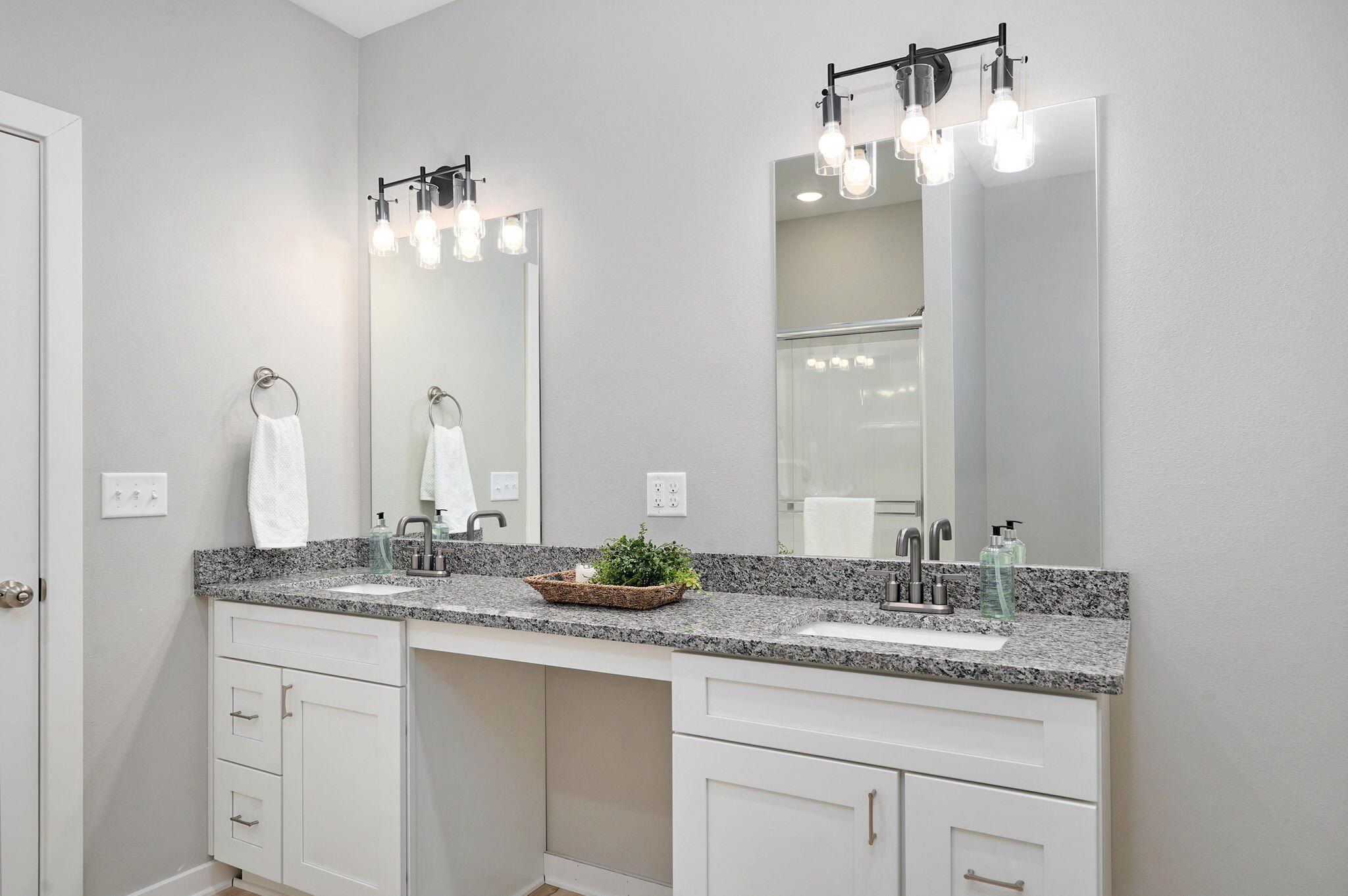 2118 N Bradbury Lane. Ozark, MO 65721