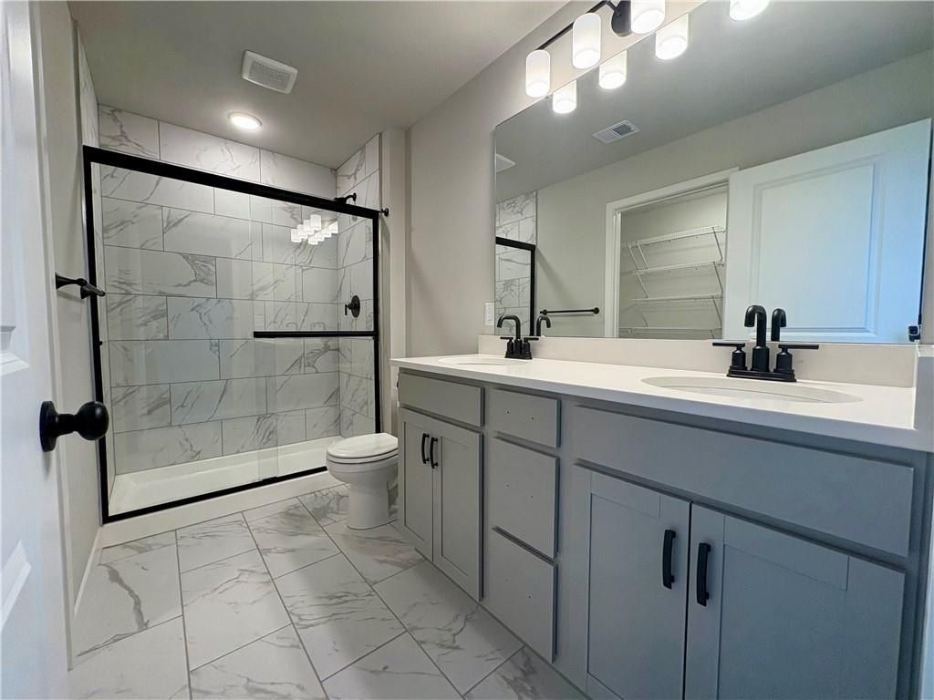 3036 Nw 95Th Terrace. Kansas City, MO 64154