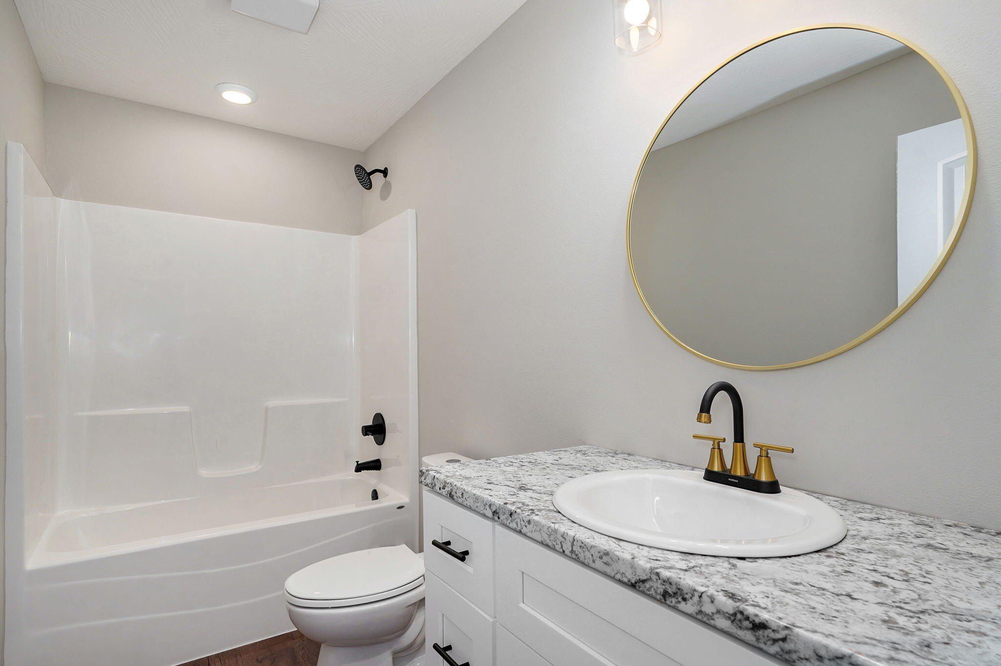 15 E Cofield Street. Aurora, MO 65605