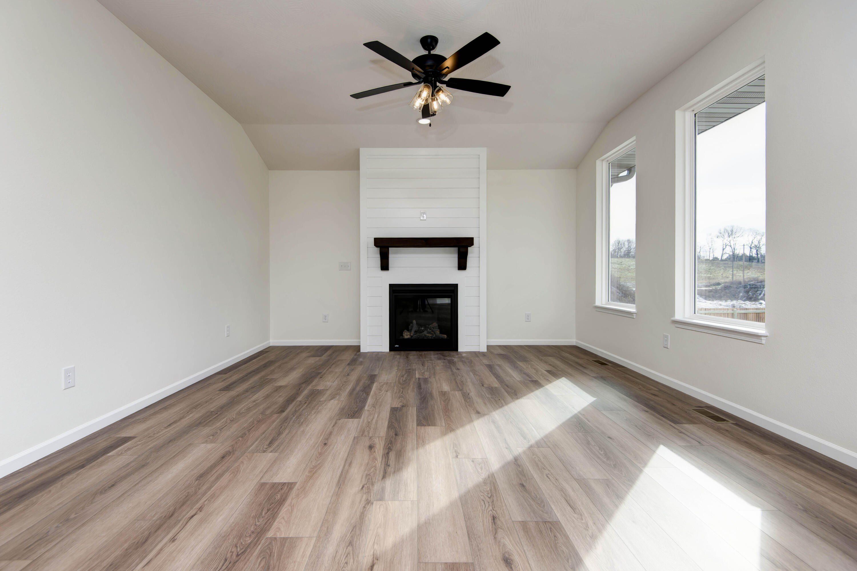 1904 W Wellington Drive. Ozark, MO 65721