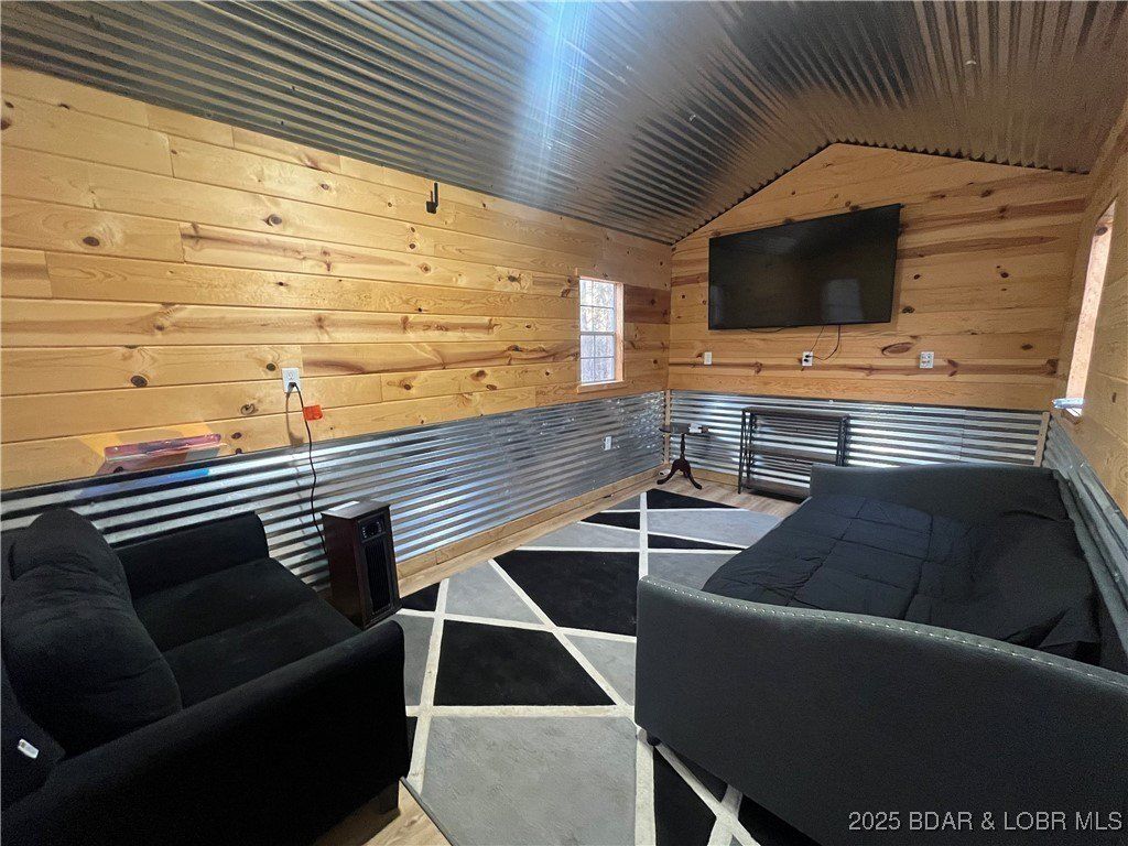 12636 Evergreen Lane. Stover, MO 65078