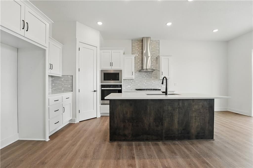 1607 Nw 105Th Terrace. Kansas City, MO 64155