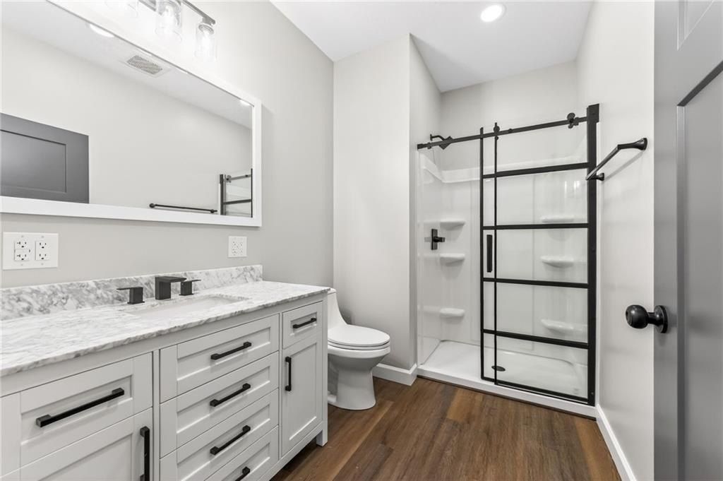 201 Ne Shinn Lane. Lathrop, MO 64465