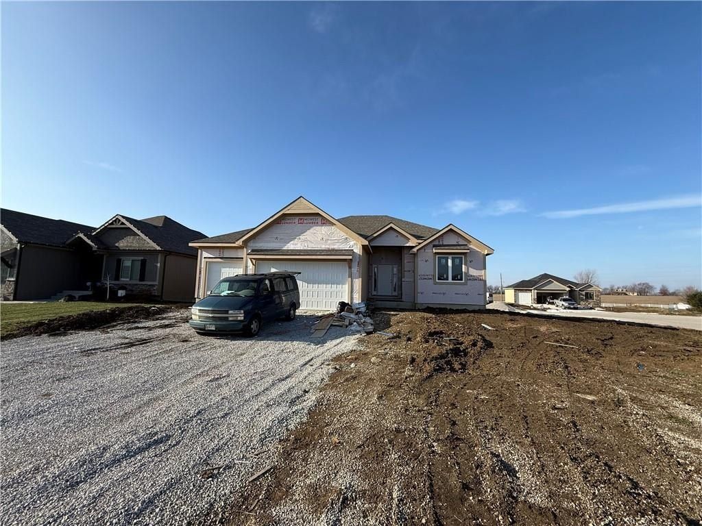 12800 S Foxborough Court. Lees Summit, MO 64086