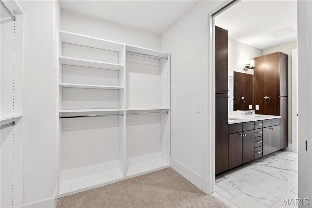 16460 Wildhorse Lake Boulevard. Chesterfield, MO 63017