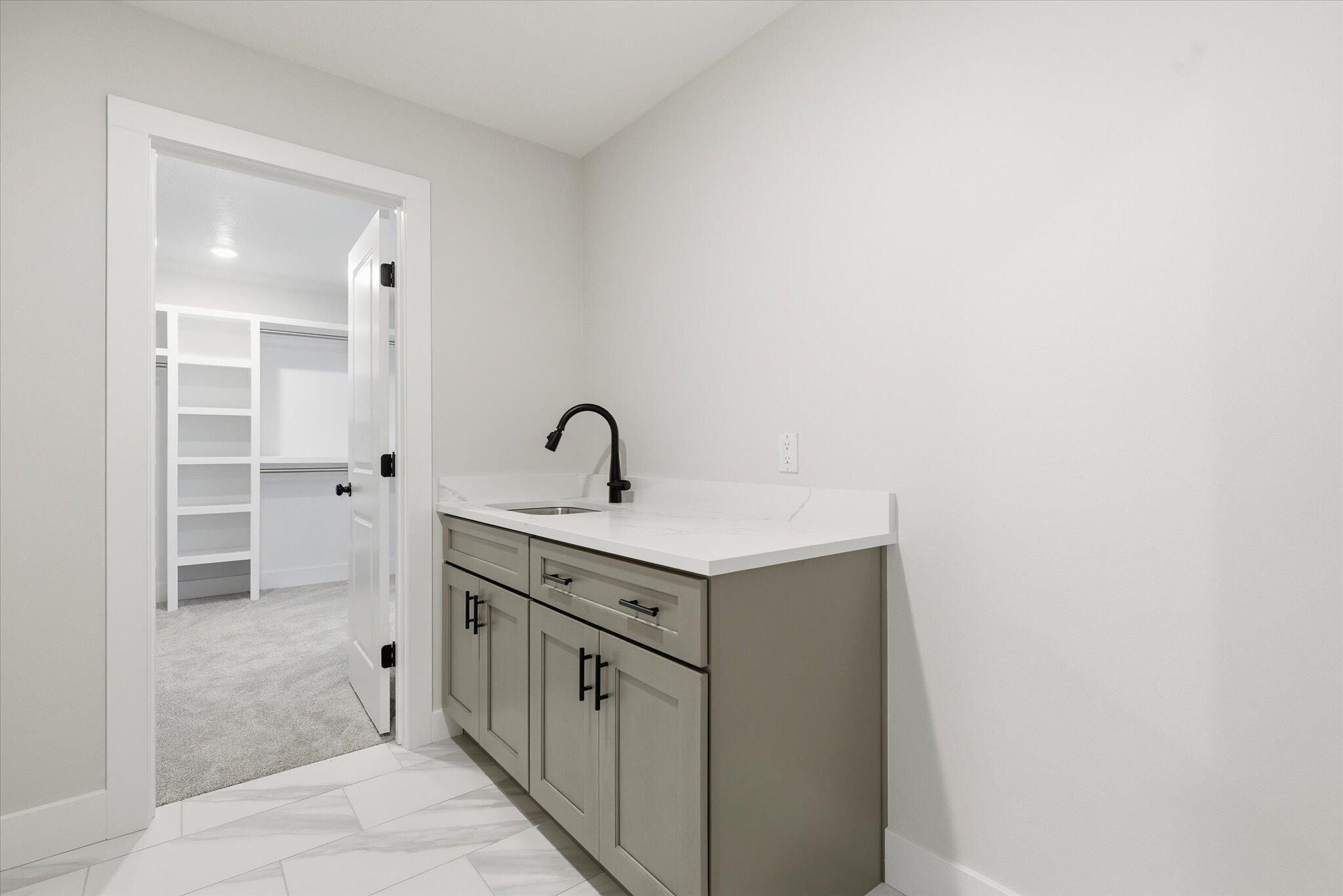 5569 E Wild Horse Drive. Springfield, MO 65802