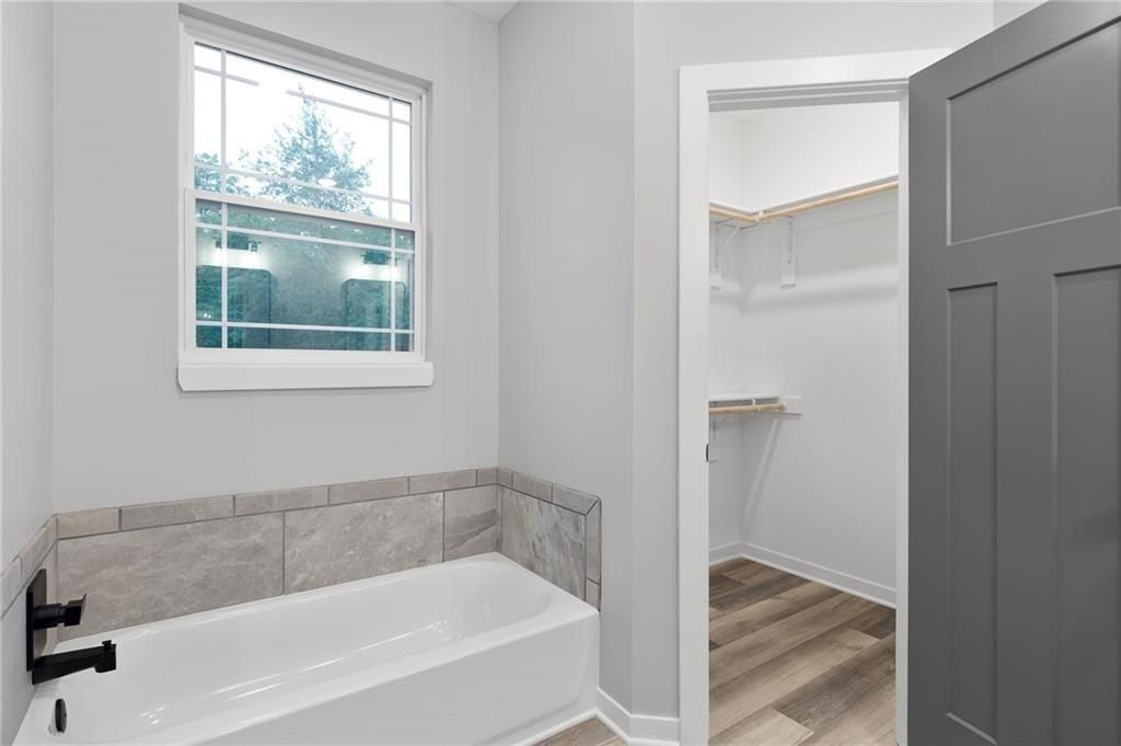 328 Ne 51St Road. Warrensburg, MO 64093