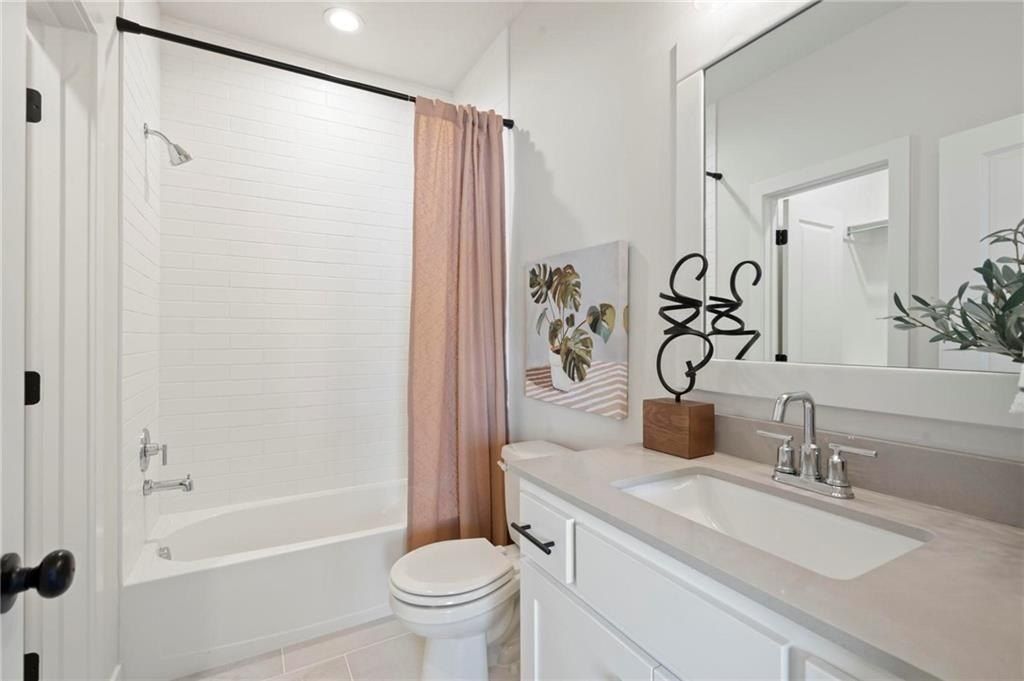 821 Bridgeshire Drive. Raymore, MO 64083