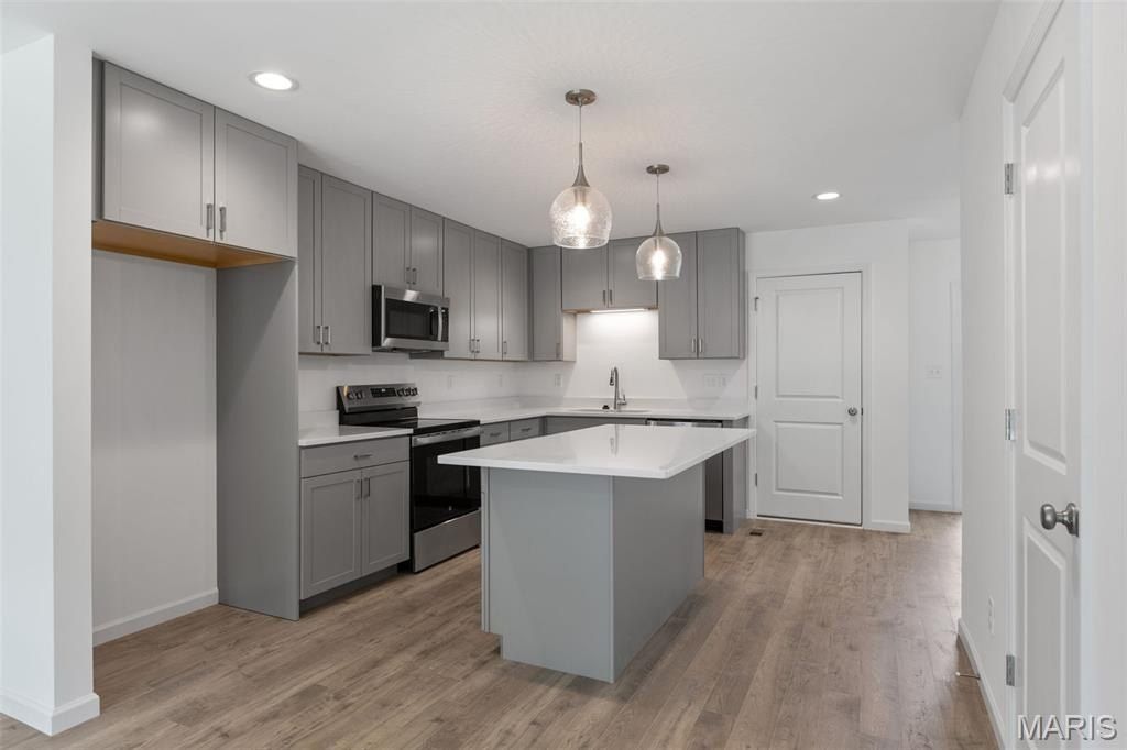 411 Sunset Hollow Drive. Wentzville, MO 63385