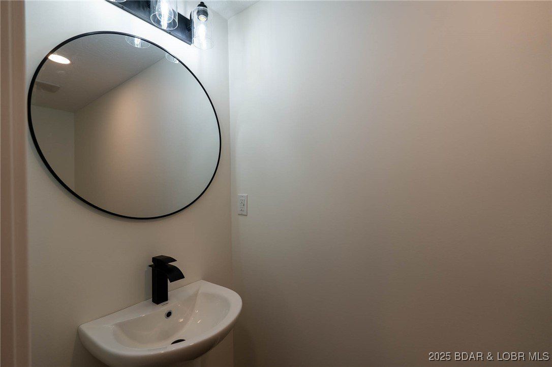 106 W Crossfox Trail. Camdenton, MO 65020