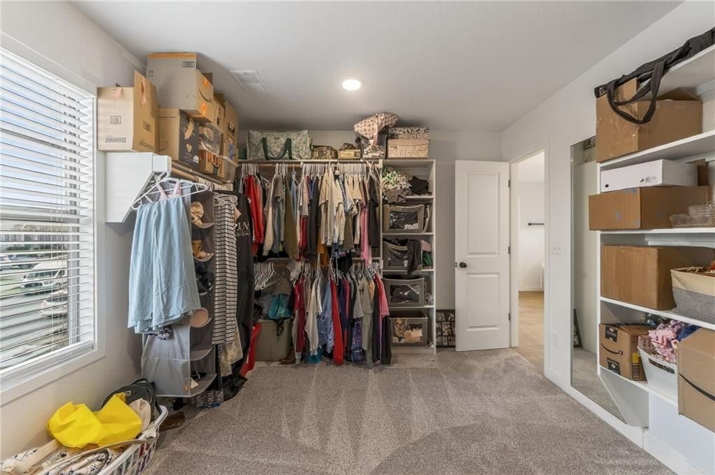 1116 Hummingbird Court. Greenwood, MO 64034