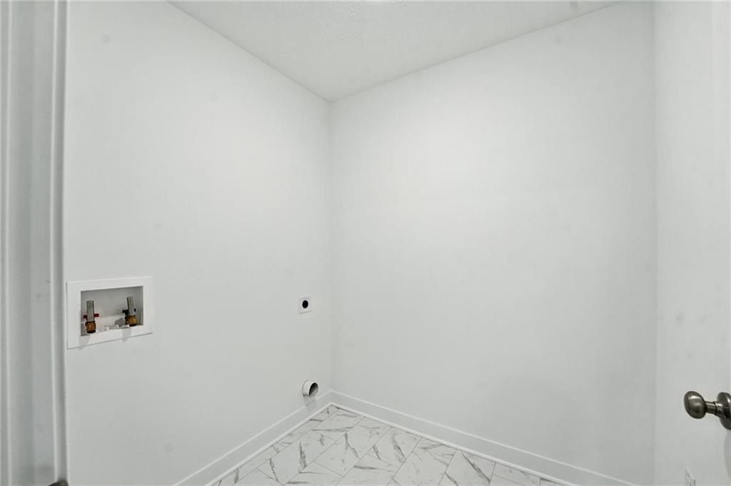 8708 Sw Edgewater Drive. Blue Springs, MO 64064