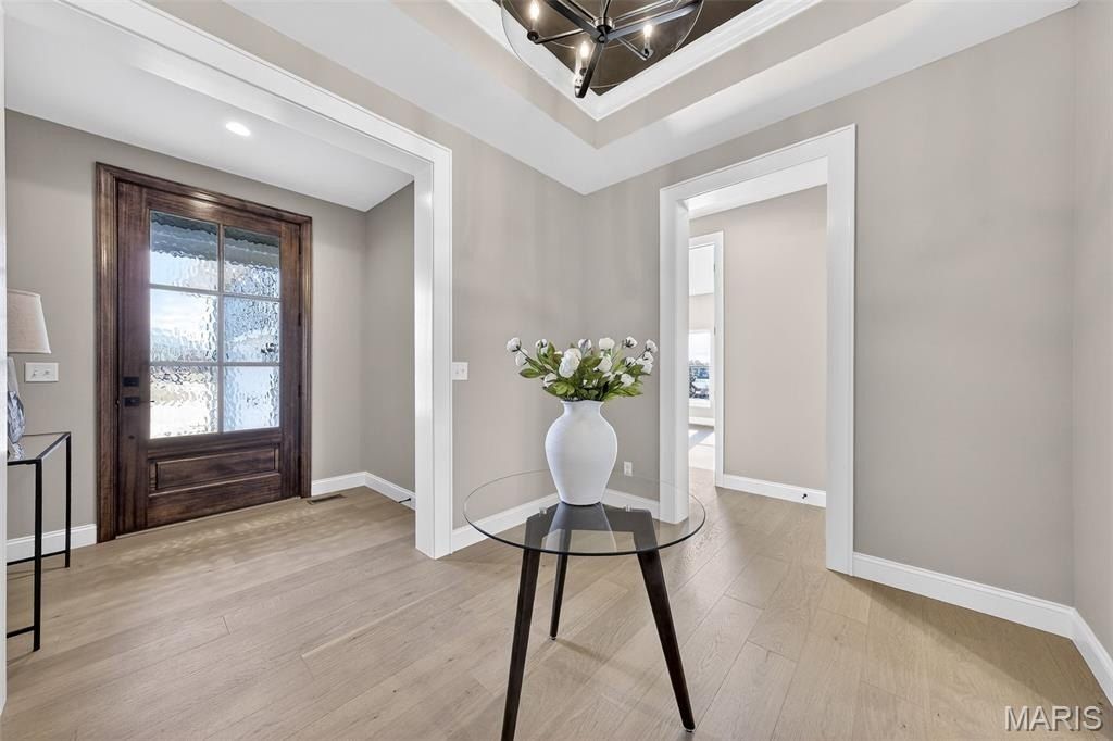 11924 Santino Court. Creve Coeur, MO 63141