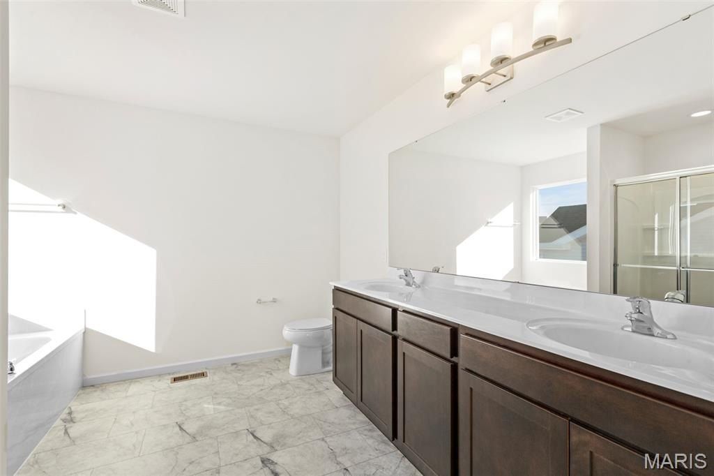 545 Evening Primrose Drive. Wentzville, MO 63385