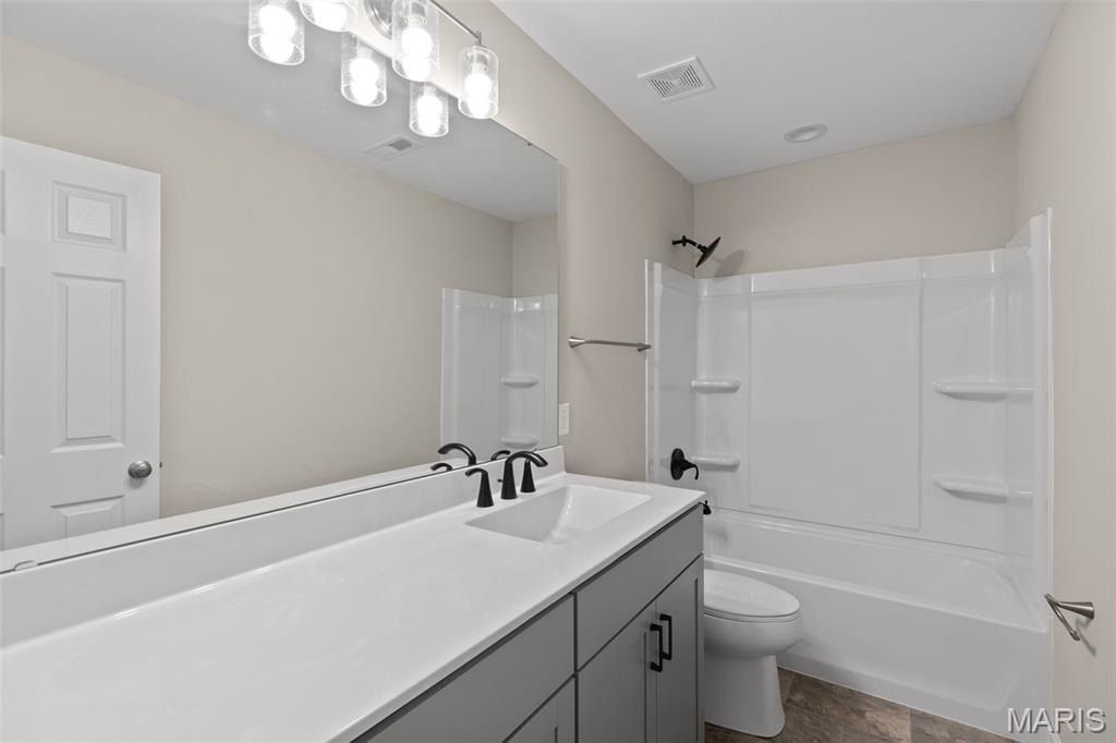 225 Windmill View Drive. Wentzville, MO 63385