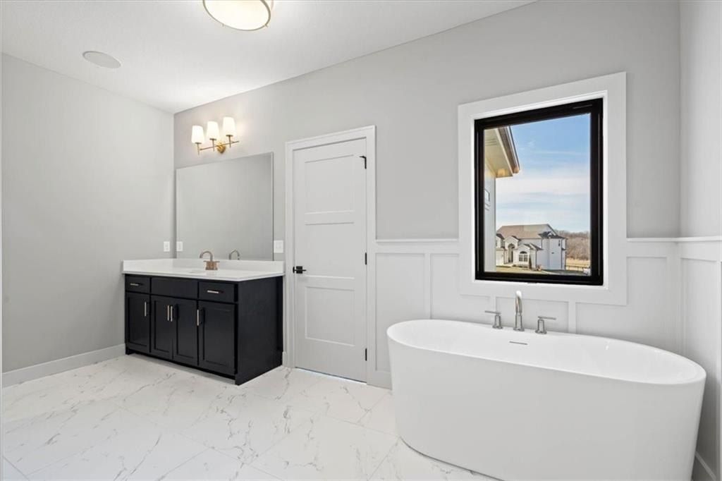 2319 Sw Serena Place. Lees Summit, MO 64082