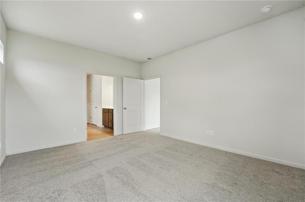 409 Sw Redbud Court. Blue Springs, MO 64014