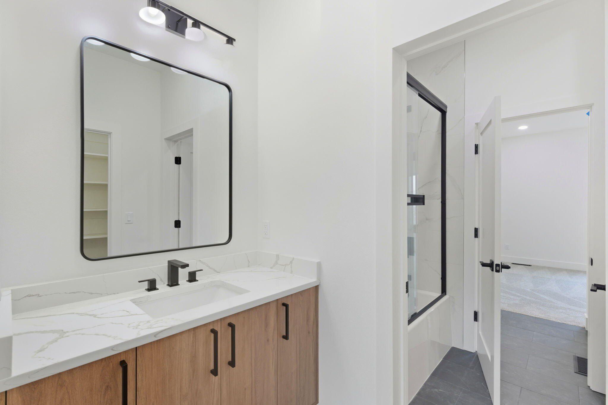 318 Sunset Drive. Chestnutridge, MO 65630