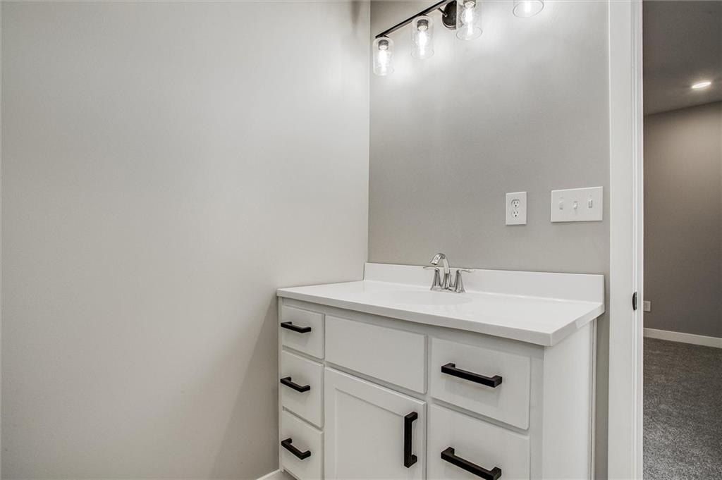 1104 Ne Columbus Street. Lees Summit, MO 64086